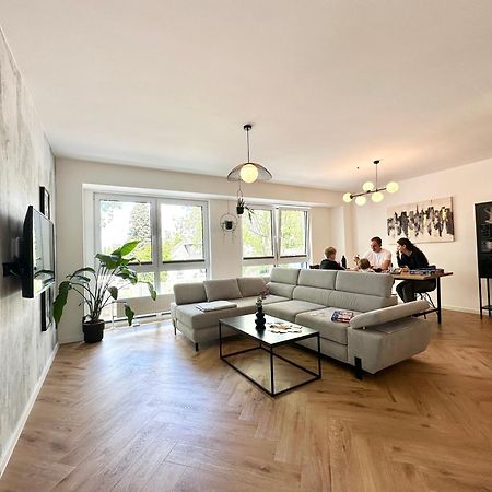 Modern Apartment - Fuer Freunde & Familien, Stadtnah, Parkplatz, E-Ladestation, Gitterbox Fuer Fahrraeder, Fitnessstudio, Digitale Gaestemappe Mit Restaurant- Und Unternehmenstipps Koblencja Zewnętrze zdjęcie